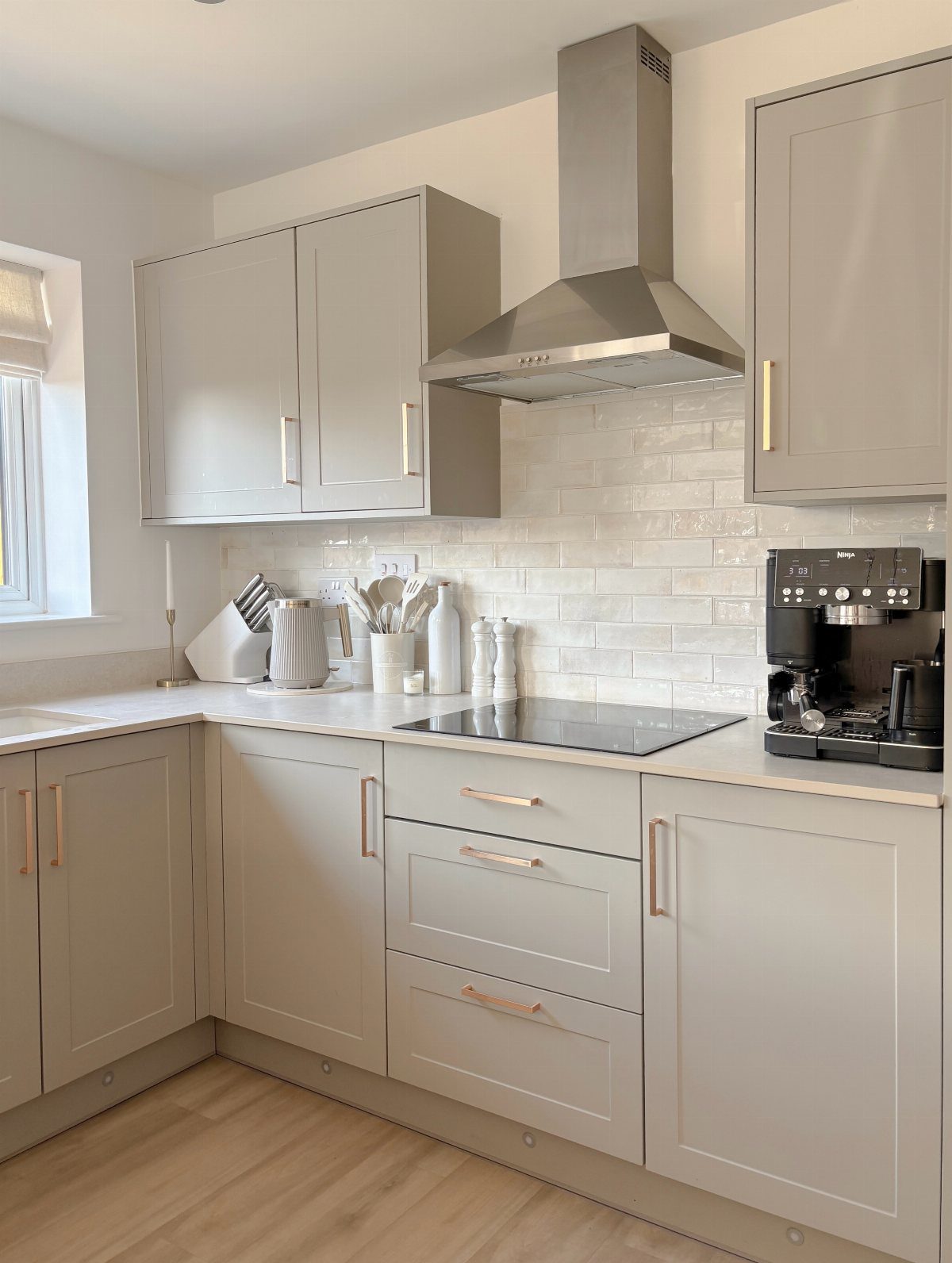 32 Simply Kitchen Design Ideas for a Clean, Modern Space 4 Light grey kitchen cabinets with white tiled backsplash and light wood floors.